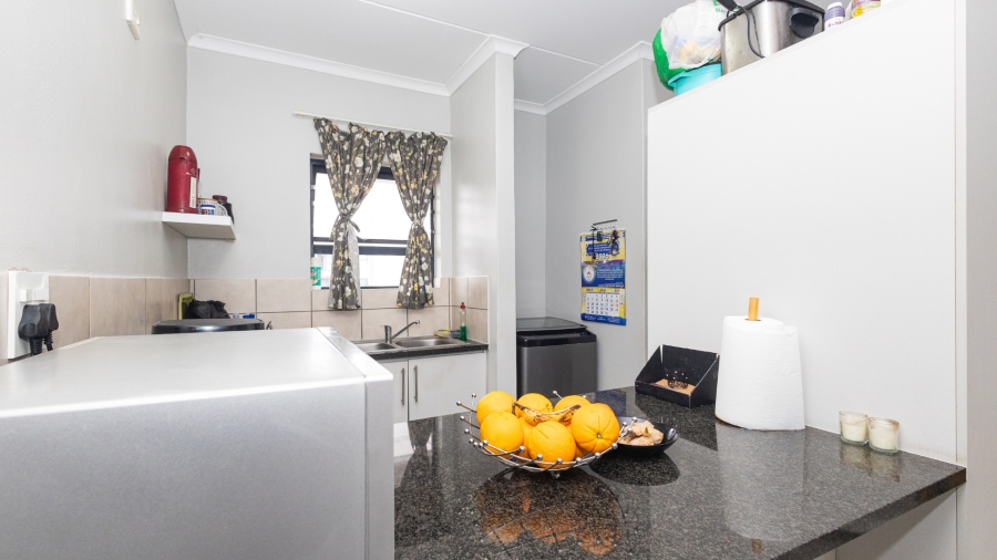 2 Bedroom Property for Sale in Schoongezicht Western Cape